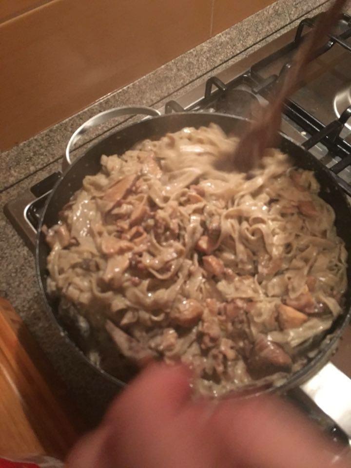 Ricetta Tagliatelle Fatte In Casa con Funghi e Salsicce 2