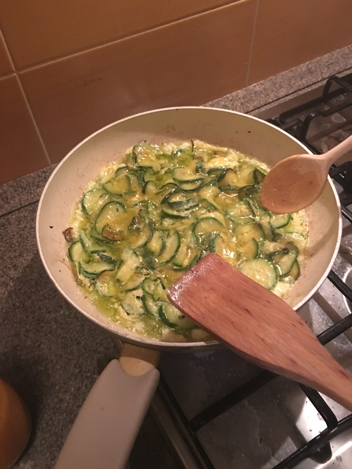 Frittata di Zucchine, Zucchine, Zucchine, Ovo (poo), Aria e Fantasia