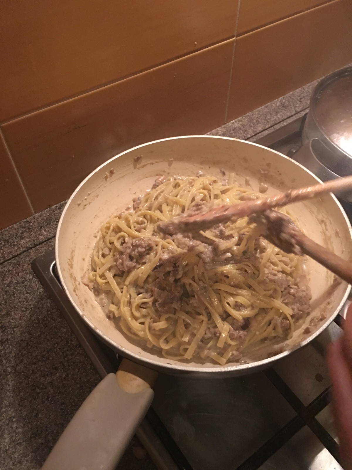 Una cenina leggera leggera: tagliolini funghi e gorgonzola